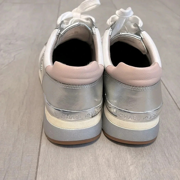 HOST PICK 🌸NWOT MICHAEL KORS Taupe Pink Silver Leather Sneaker Shoe, Size 9 - Picture 3 of 13